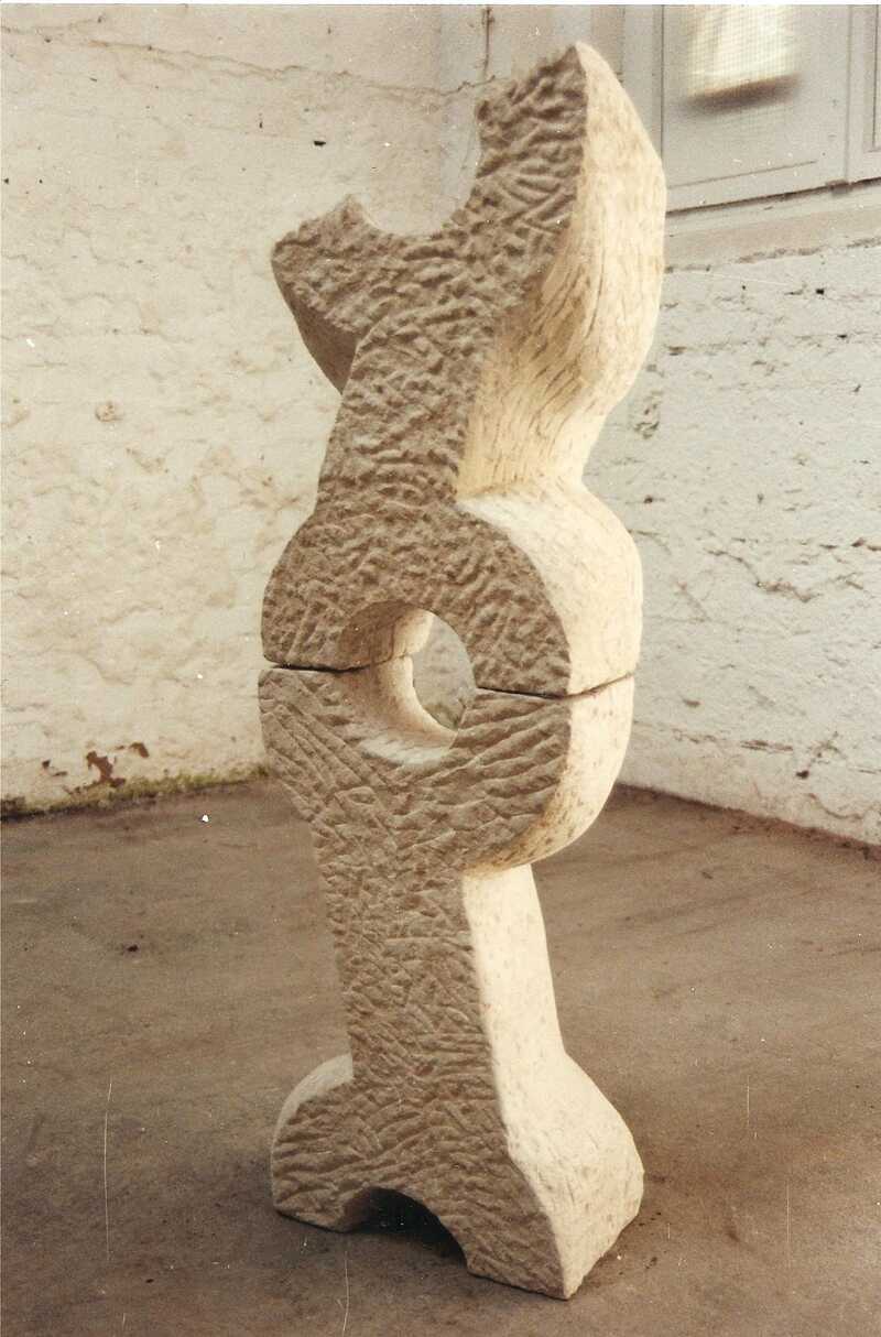 2_%20Akrobat%20des%20Kreises%2C%201994%2C%20ca.%20114x35x15cm%2C%20Baumberger%20Sandstein.jpg