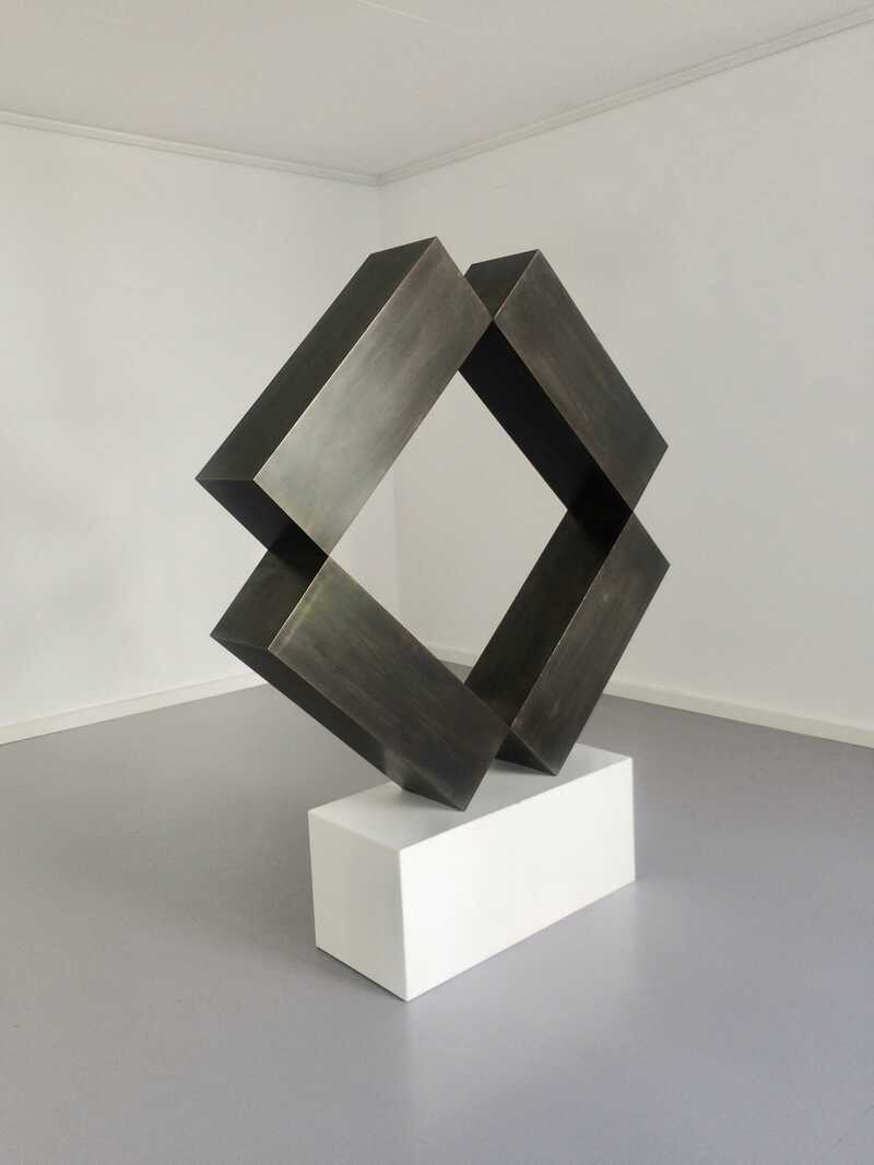 FOUR%20OBLONGS%20DEFINING%20A%20SQUARE%2C%202019%2C%20STAHL%2C%20PATINIERT%2C%20100x100x20cm%20-.JPG