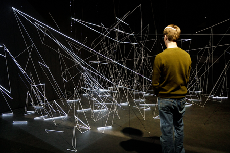 Kimchi and Chips, Mimi Son, Elliot Woods, Jungnhoon Pi Line Segments Space, 2013 © ZKM | Zentrum für Kunst und Medien Karlsruhe, Foto: Felix Grünschloss