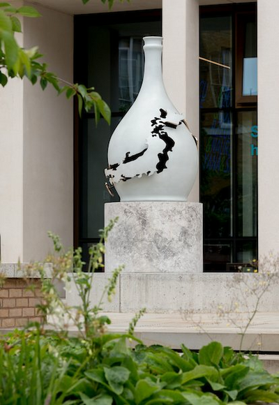 Bouke de Vries 'Fragments of Memory' in the UCL Japanese garden Copyright ©Richard Stonehouse 214kb image .jpg