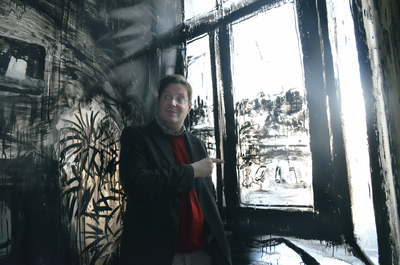 Simon Mraz in his flat, installation by Andrey Kuzkin Facing Kremlin, Gute Aussichten.jpg