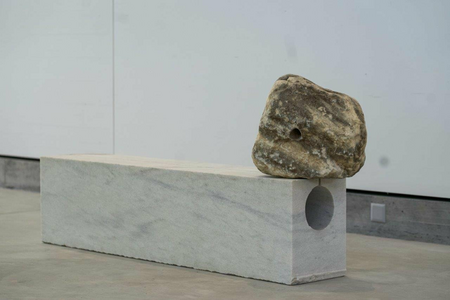 There is something poetic about the right way to solve a problem II, 2021, Peccia-Marmor und Findlinge