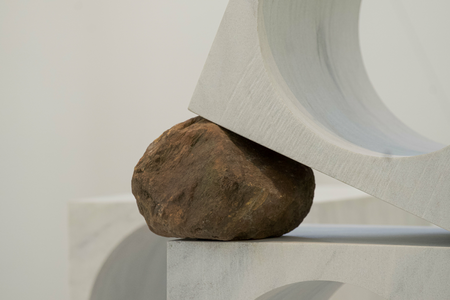 There is something poetic about the right way to solve a problem, 2021, Peccia-Marmor und Findlinge