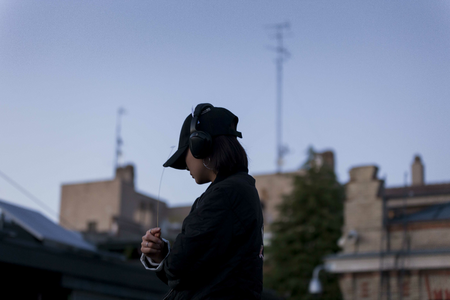 Joana Escoval, Living Metals with Robin Watkins Transmissions from the Etherspace, Performance at La Casa Encendida, Madrid, 2017.