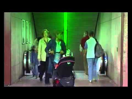 Andreas Pytlik ist 1962 in München geboren. Seit 1998 ist die Farbe Grün sein wesentliches Mittel in Malerei, Skulptur und Installation, mit dem er vorgegebe...