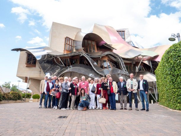 Ralf Kirberg and participants of the art trip to Basque country, 2018, in front of Bodega Marqués de Riscal,  designed by Frank Gehry.