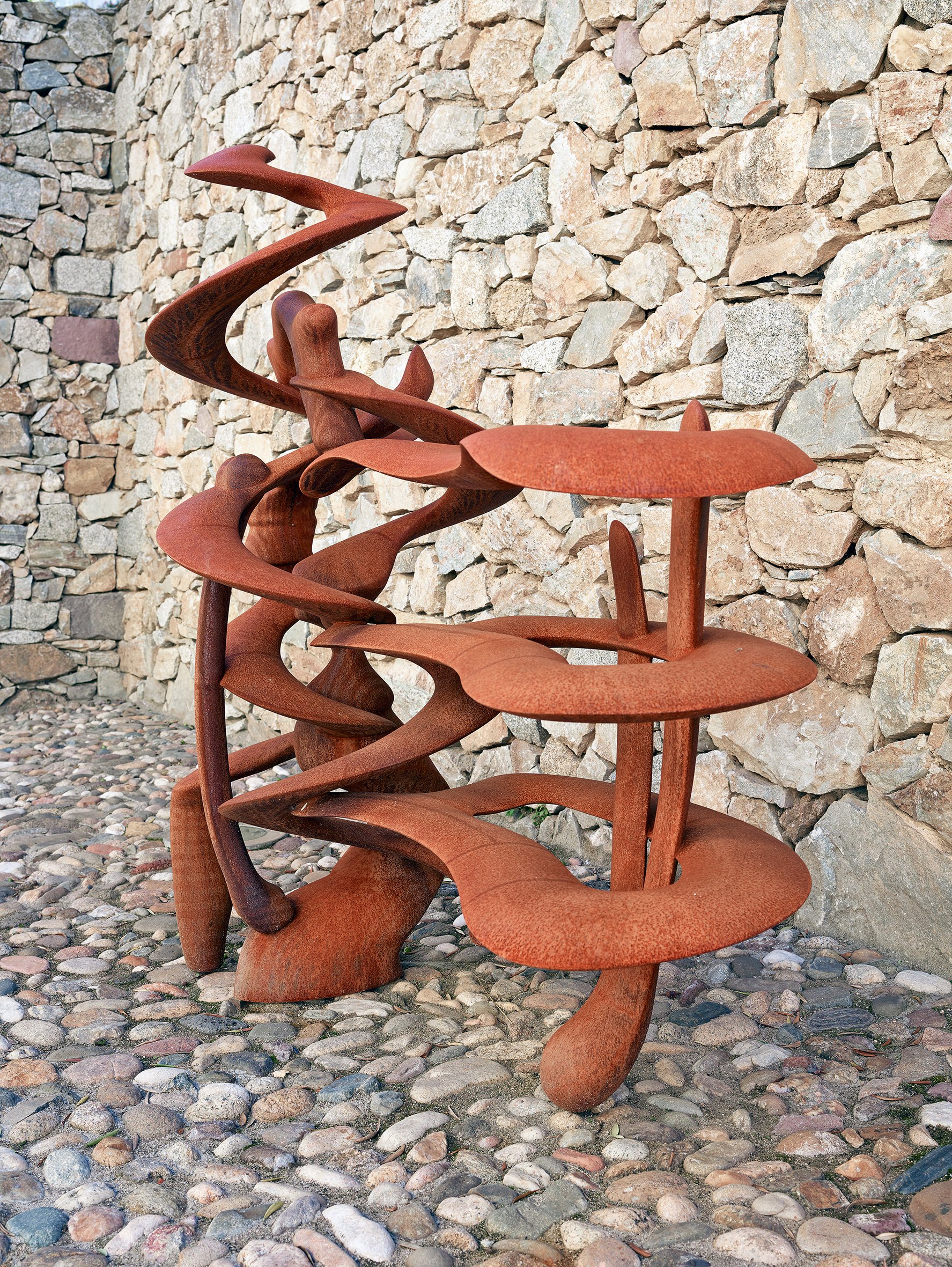 Hedge, 2008, steel, 170 x 160 x 70 cm. © Anthony Cragg | Photo: Michael N. Richter